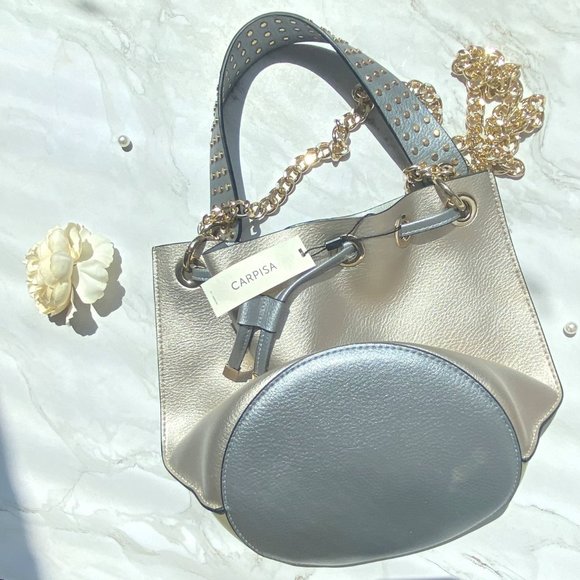 Carpisa Women's smooth Leather Medium Bucket Shoulder Bag - Picture 7 of 12